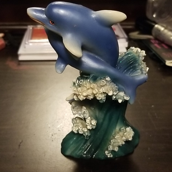 Dolphins in wave figurine - Picture 2 of 4